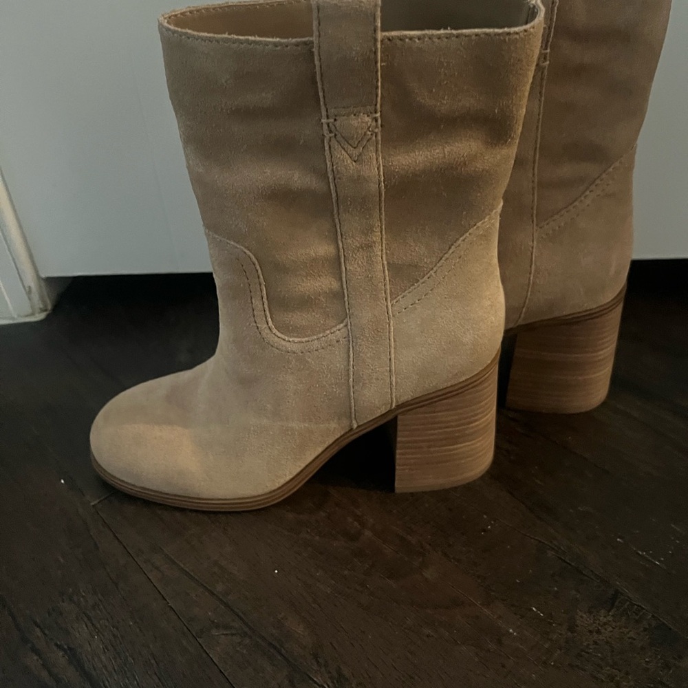 Women's Tan Suede Boots